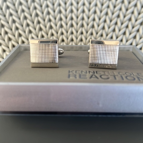 Kenneth Cole Reaction Cuff Links - Picture 2 of 4